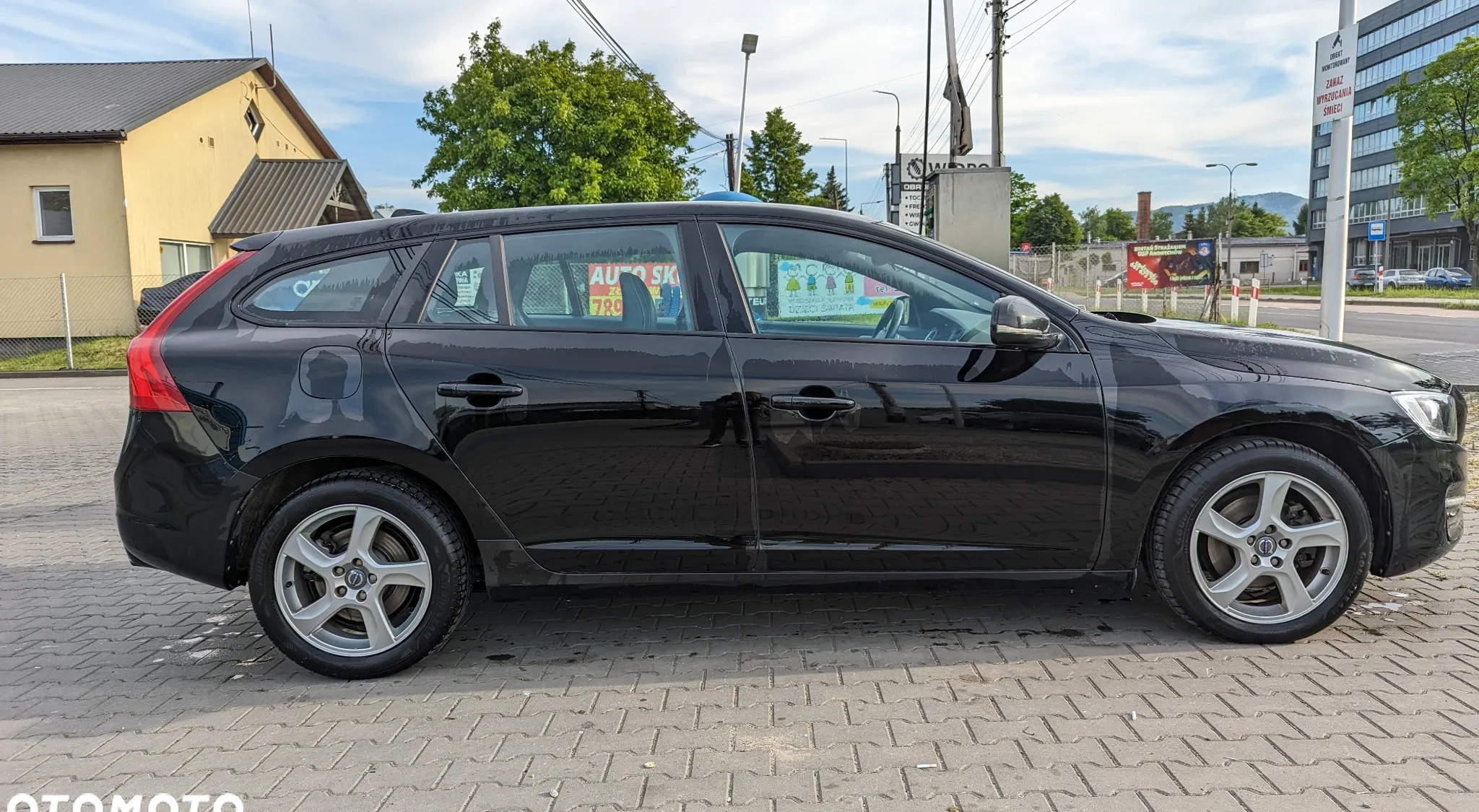 Volvo V60 cena 45000 przebieg: 225821, rok produkcji 2016 z Andrychów małe 277